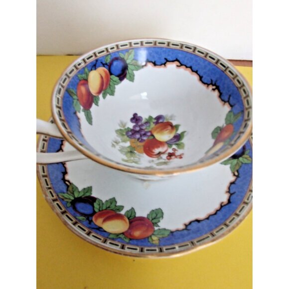 Vintage Ye Olde English Fruit Tea Cup and Saucer Staffordshire Bone China 1920's - Picture 2 of 11